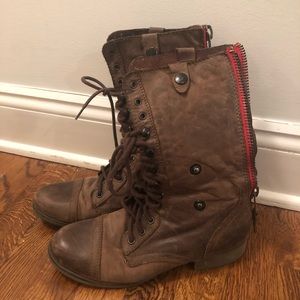 STEVE MADDEN BROWN BOOTS WITH RED ZIPPER